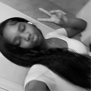 Meet your Posher, Makya